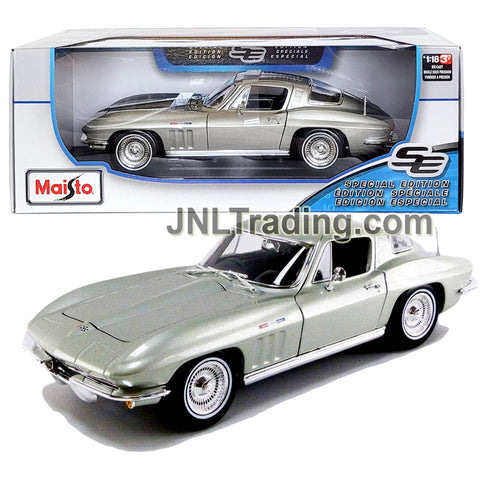 Maisto Special Edition Series 1:18 Scale Die Cast Car Set - Silver Classic Sports Car 1965 CHEVROLET CORVETTE with Display Base